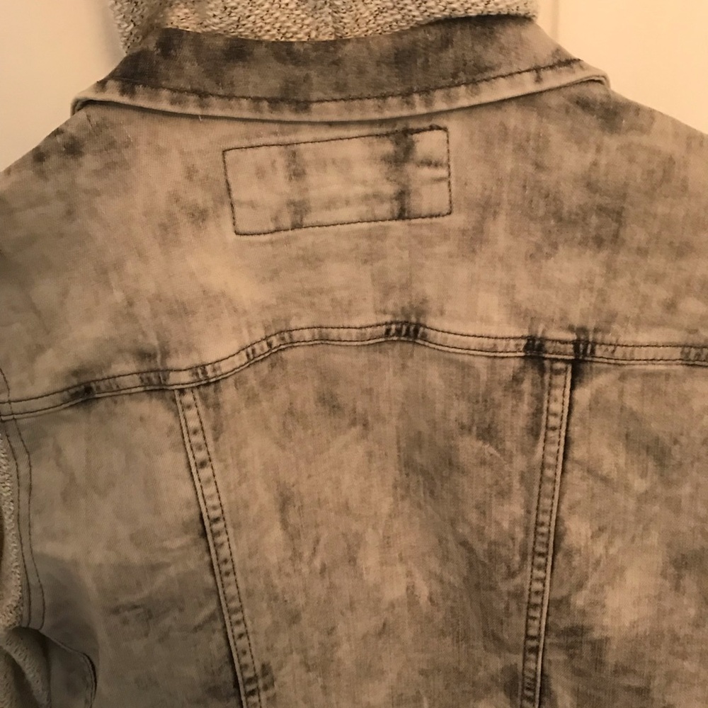 Express Acid-Washed Denim Jacket - Picture 5 of 6